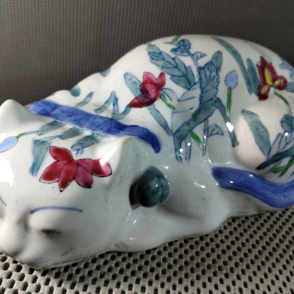 Vintage Chinese Hand Painted Porcelain Floral Sleeping Cat - Picture 11 of 11